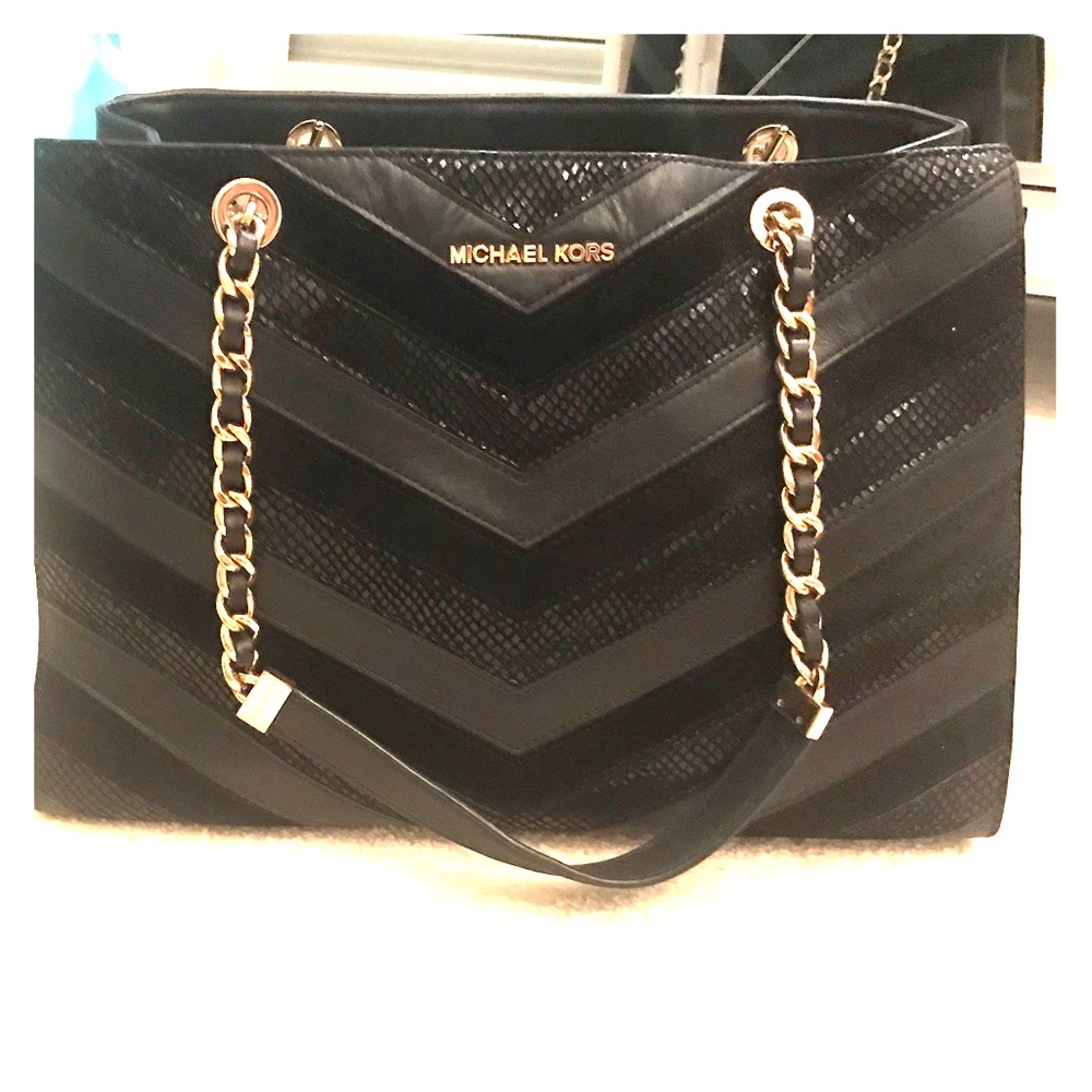 Michael Kors pocket book